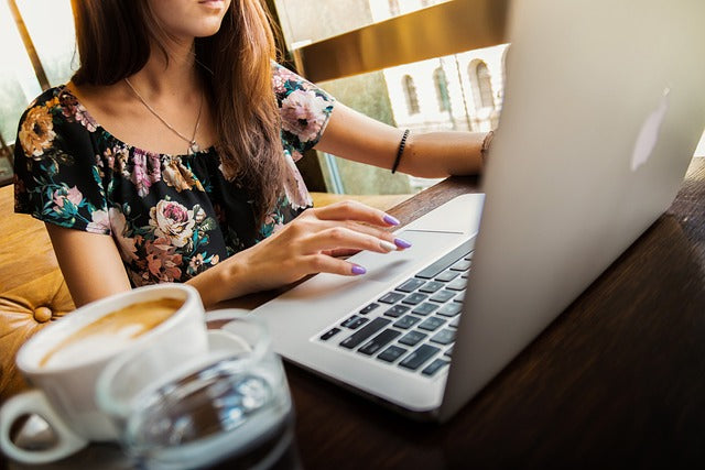 seo specialist completing the top 5 seo tasks